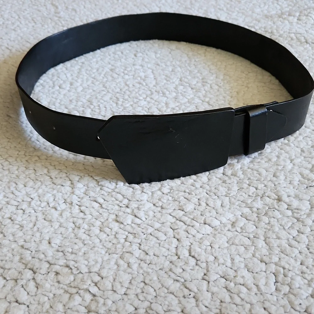 Black leather belt w/ black leather buckle Sz 36